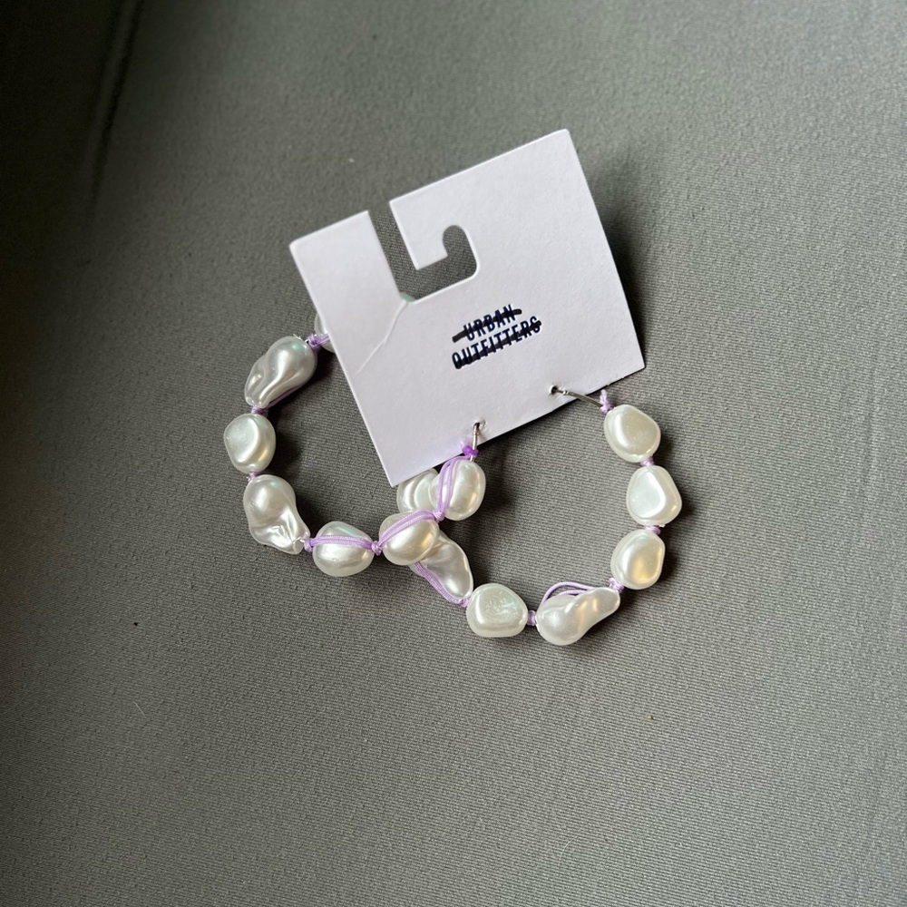 NWT New Urban Outfitters (UO) Purple Lilac Yarn & Faux Pearl Ball Hoop Earrings
